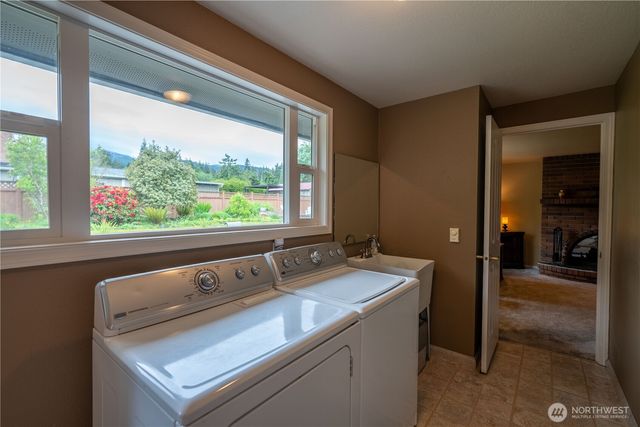 230 E Hawthorne Place, Port Angeles, WA 98362