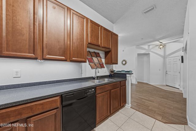 7071 DEER LODGE Circle 103, Jacksonville, FL 32256