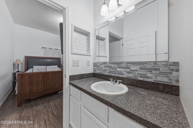 7071 DEER LODGE Circle 103, Jacksonville, FL 32256