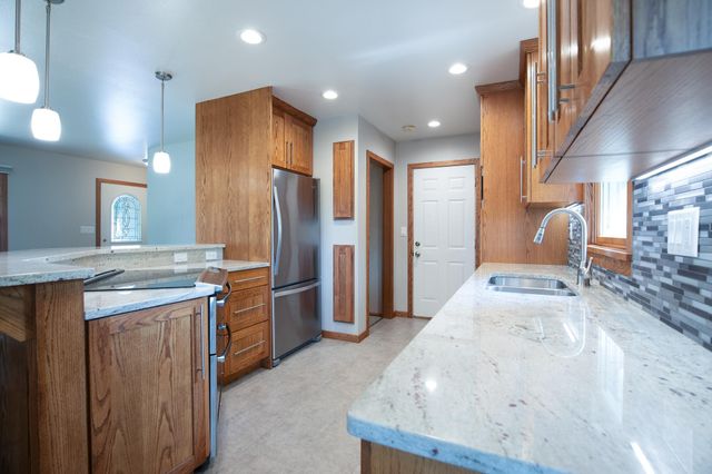 505 Maple Lane S, Moorhead, MN 56560