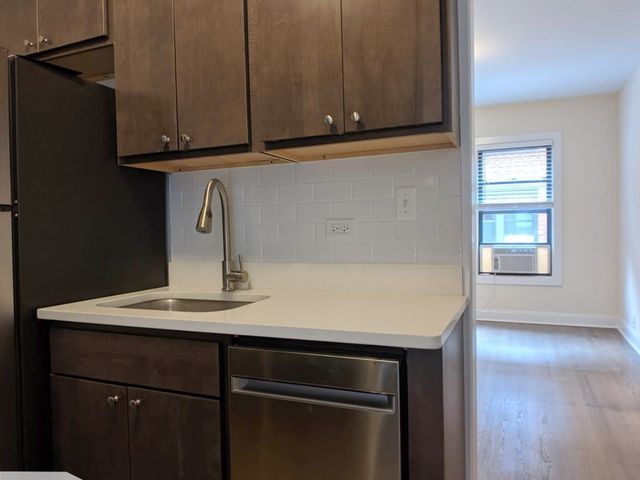 2643 N Spaulding Avenue 2W, Chicago, IL 60647