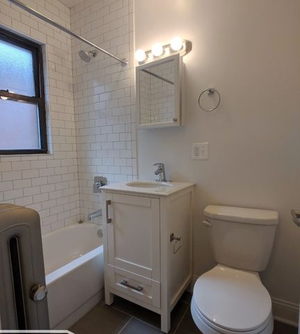 2643 N Spaulding Avenue 2W, Chicago, IL 60647