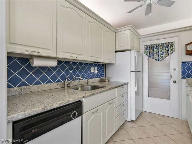 2150 Gulf Shore BLVD N 407, Naples, FL 34102