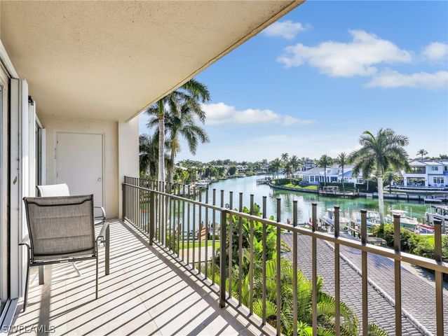2150 Gulf Shore BLVD N 407, Naples, FL 34102