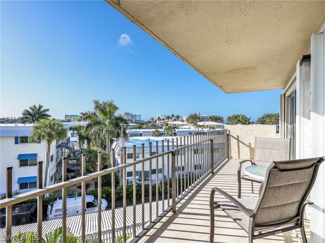 2150 Gulf Shore BLVD N 407, Naples, FL 34102