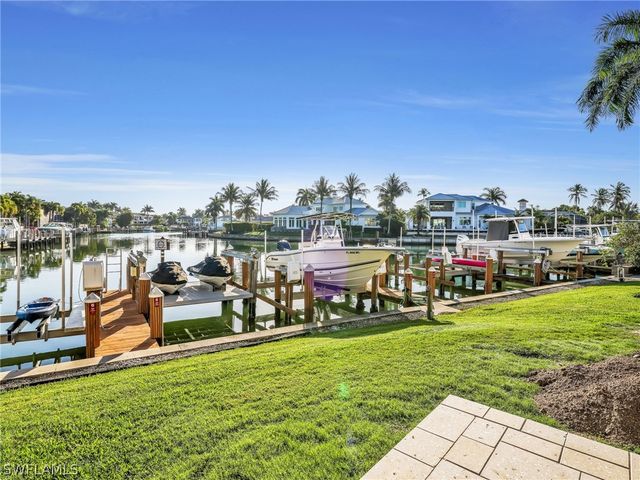 2150 Gulf Shore BLVD N 407, Naples, FL 34102