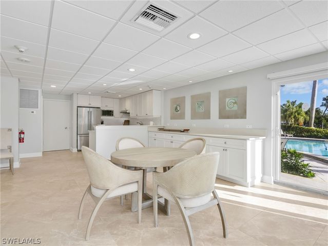 2150 Gulf Shore BLVD N 407, Naples, FL 34102