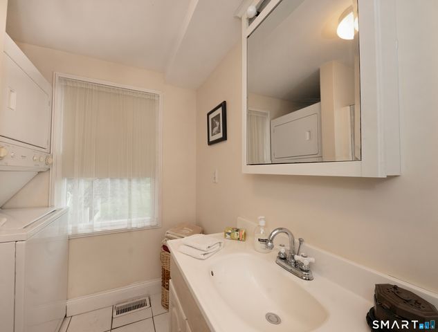 100 Pratt Road, Clinton, CT 06413