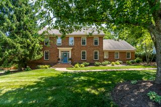 2132 Woodmont Drive, Lexington, KY 40502