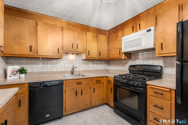 3 Barrington Drive C, Wethersfield, CT 06033