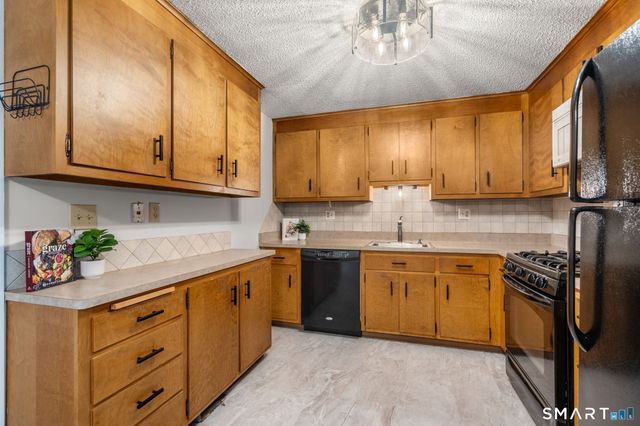 3 Barrington Drive C, Wethersfield, CT 06033