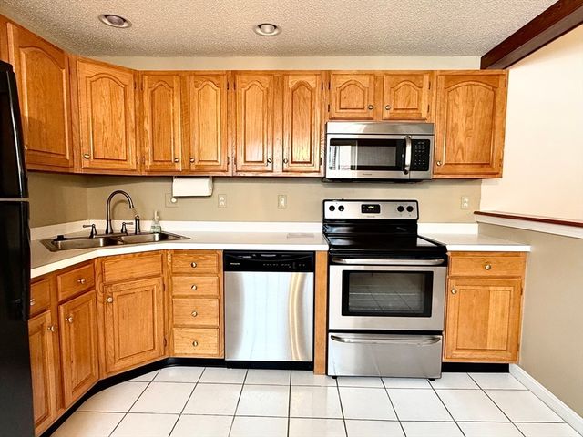 18D Castle Hill Road 18D, Agawam, MA 01001