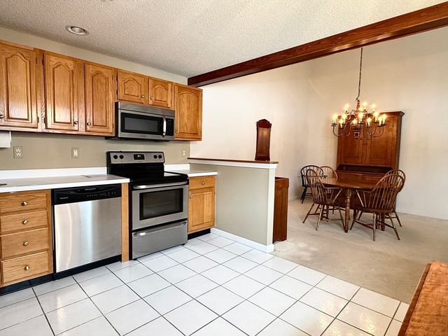 18D Castle Hill Road 18D, Agawam, MA 01001