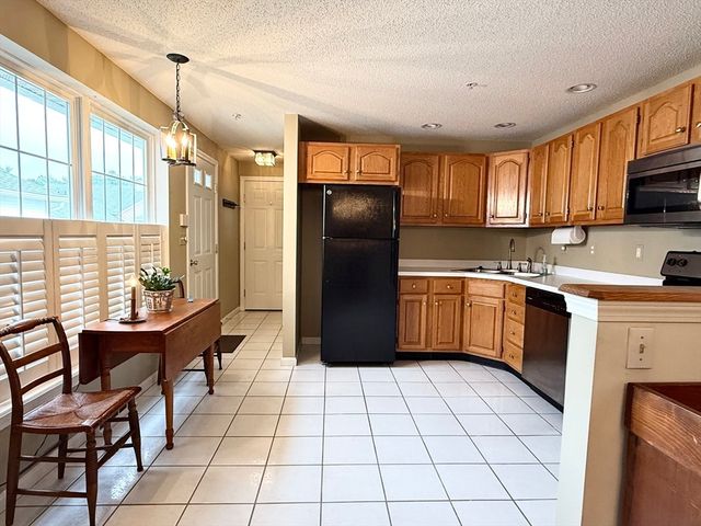 18D Castle Hill Road 18D, Agawam, MA 01001