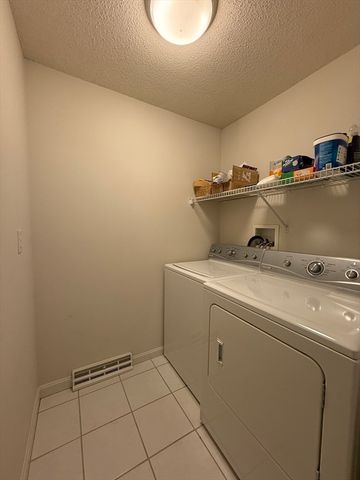 18D Castle Hill Road 18D, Agawam, MA 01001