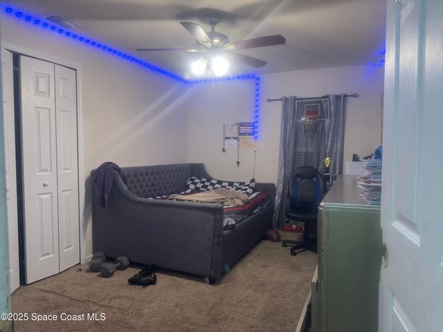 561 Borraclough Avenue NW, Palm Bay, FL 32907