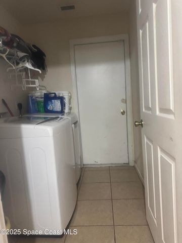 561 Borraclough Avenue NW, Palm Bay, FL 32907