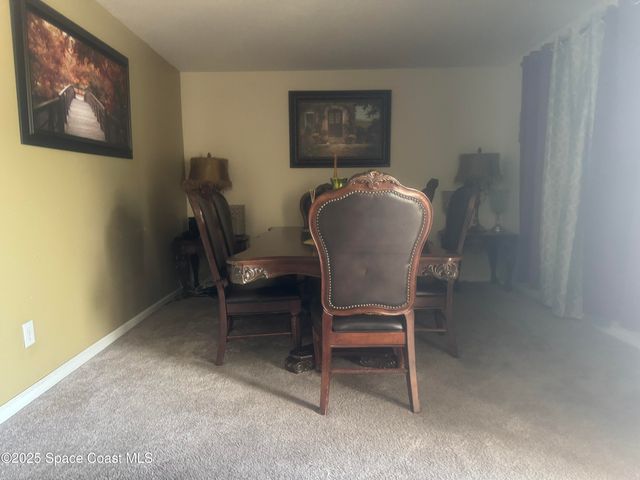 561 Borraclough Avenue NW, Palm Bay, FL 32907