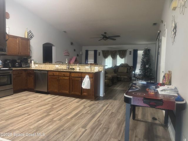 561 Borraclough Avenue NW, Palm Bay, FL 32907