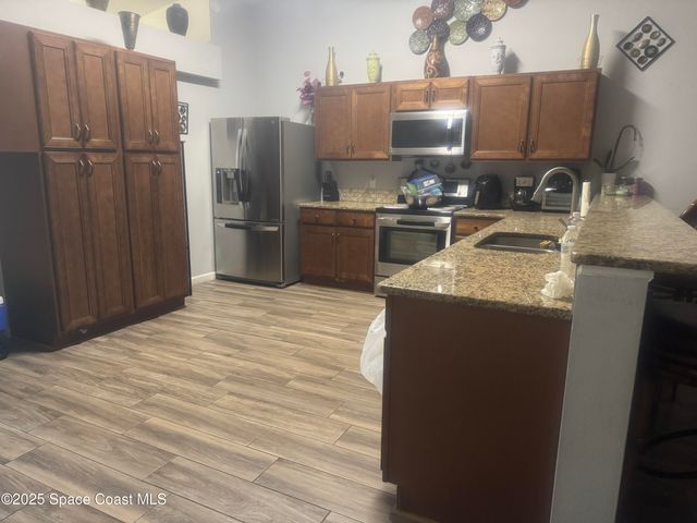 561 Borraclough Avenue NW, Palm Bay, FL 32907