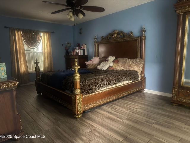 561 Borraclough Avenue NW, Palm Bay, FL 32907