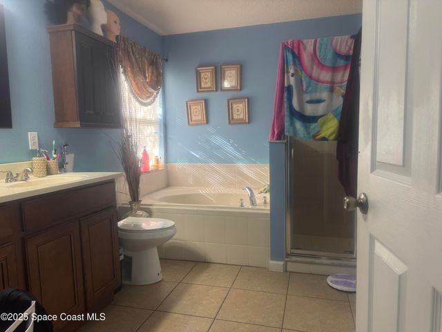 561 Borraclough Avenue NW, Palm Bay, FL 32907