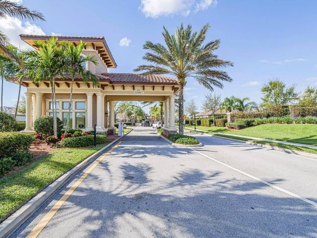 781 SE Courances Drive, Port St. Lucie, Port St Lucie, FL 34984