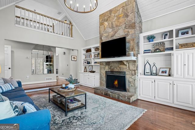 3373 Lake Crest Lane NE, Roswell, GA 30075