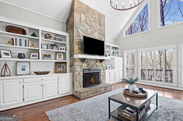 3373 Lake Crest Lane NE, Roswell, GA 30075