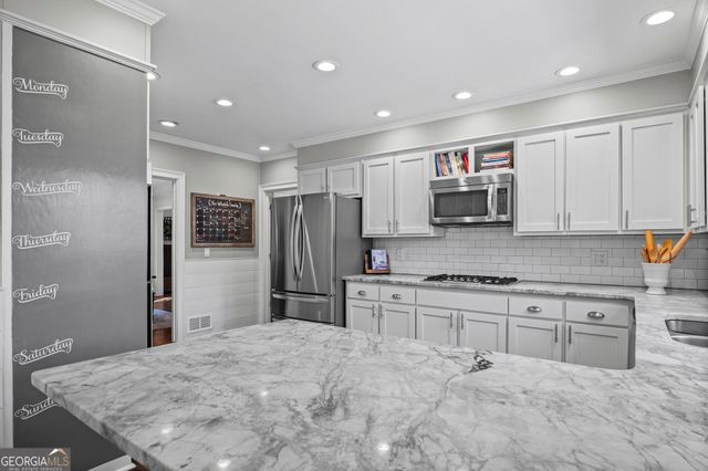 3373 Lake Crest Lane NE, Roswell, GA 30075