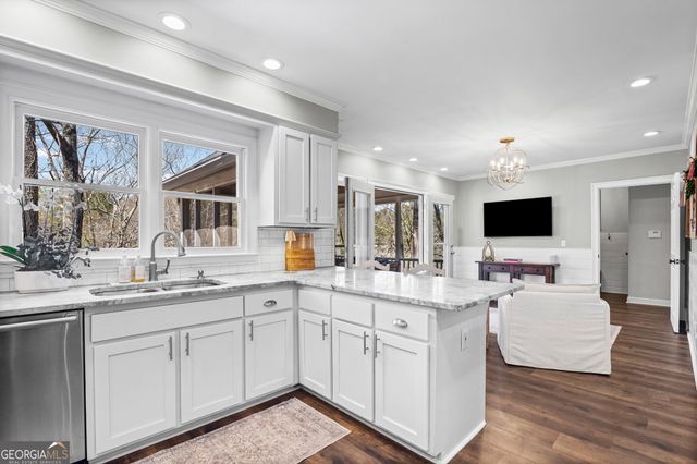 3373 Lake Crest Lane NE, Roswell, GA 30075