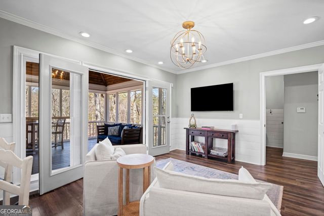 3373 Lake Crest Lane NE, Roswell, GA 30075