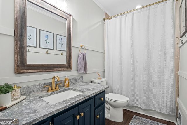 3373 Lake Crest Lane NE, Roswell, GA 30075