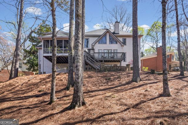 3373 Lake Crest Lane NE, Roswell, GA 30075