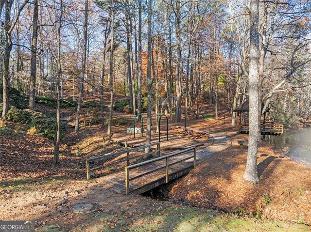 3373 Lake Crest Lane NE, Roswell, GA 30075