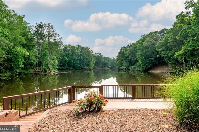 3373 Lake Crest Lane NE, Roswell, GA 30075