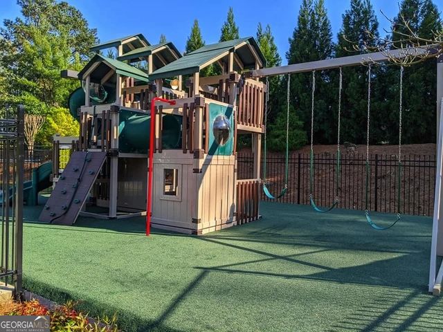 3373 Lake Crest Lane NE, Roswell, GA 30075