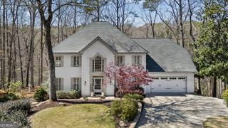 3373 Lake Crest Lane NE, Roswell, GA 30075