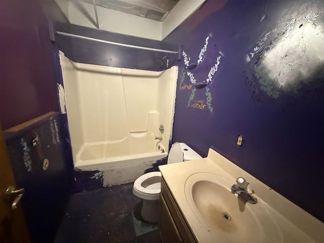 1747 Tennis Court, Pleasant Lake, MI 49272