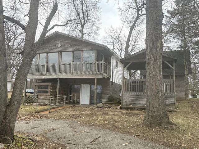 1747 Tennis Court, Pleasant Lake, MI 49272