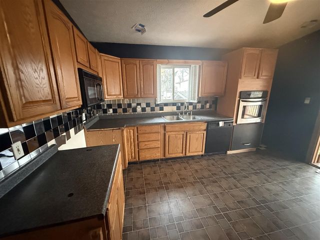 1747 Tennis Court, Pleasant Lake, MI 49272