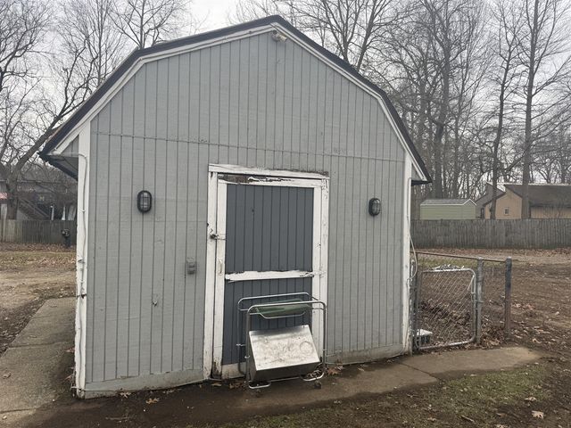 1747 Tennis Court, Pleasant Lake, MI 49272