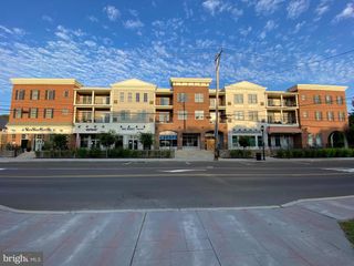 200 N SYCAMORE ST #2F, Newtown, PA 18940