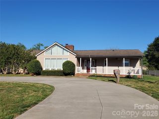 208 S Greenbriar Road 137-140, Statesville, NC 28625