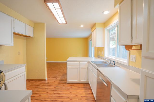 1213 NE Conroy Pl, Corvallis, OR 97330