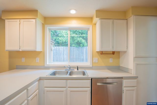 1213 NE Conroy Pl, Corvallis, OR 97330