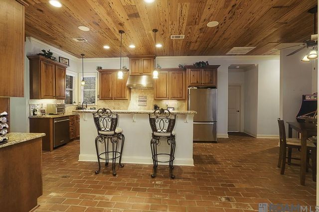 8567 Pin Oak Dr, Zachary, LA 70791