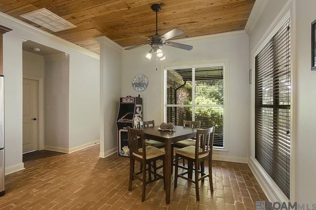 8567 Pin Oak Dr, Zachary, LA 70791
