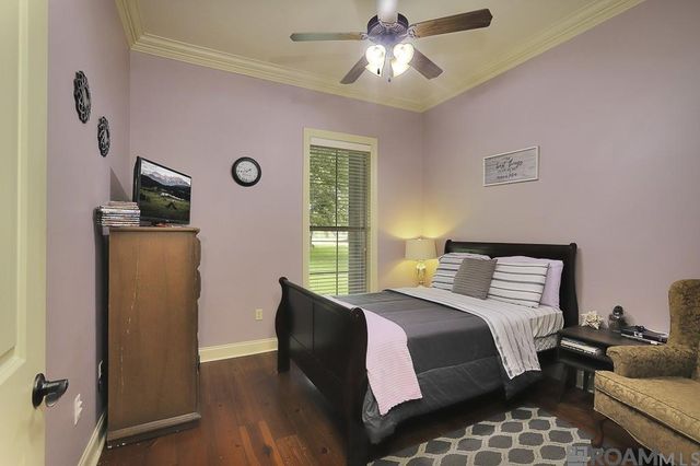 8567 Pin Oak Dr, Zachary, LA 70791