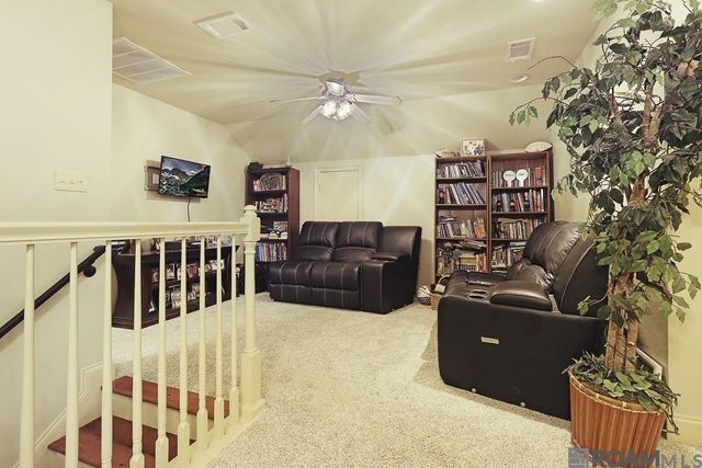8567 Pin Oak Dr, Zachary, LA 70791
